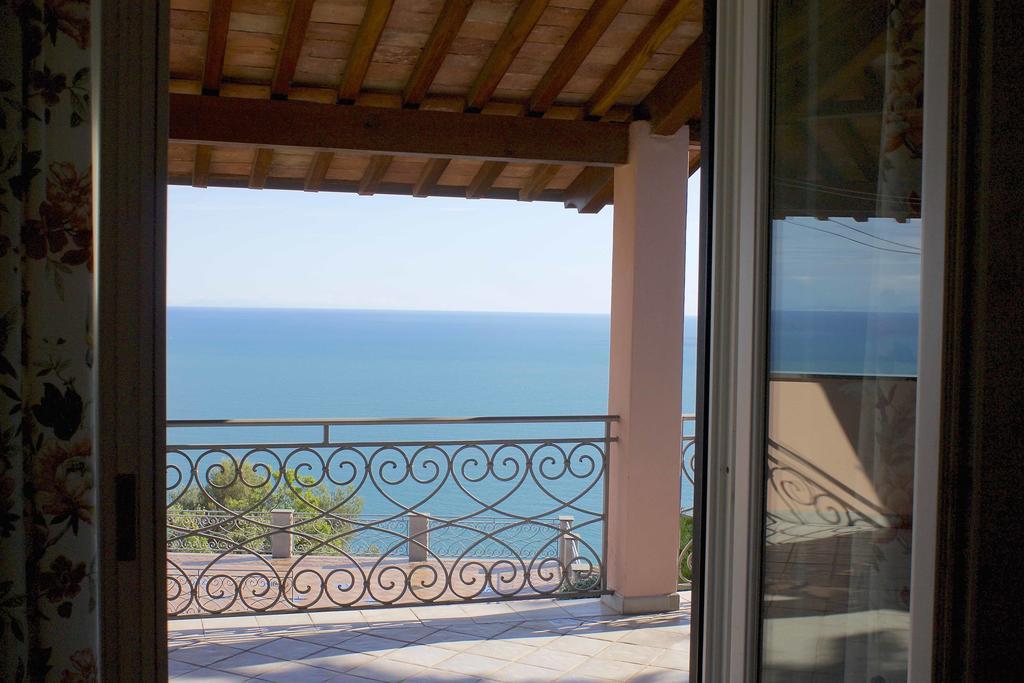 B&B Le Palme Амелия Экстерьер фото